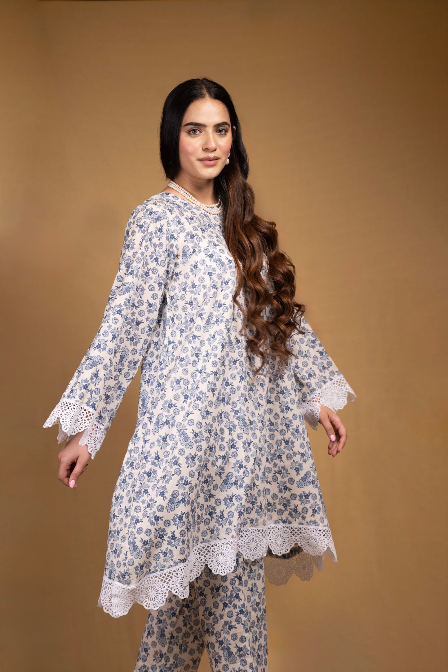 Blue and white printed floral kurta with straight pants (Co-ord Set)