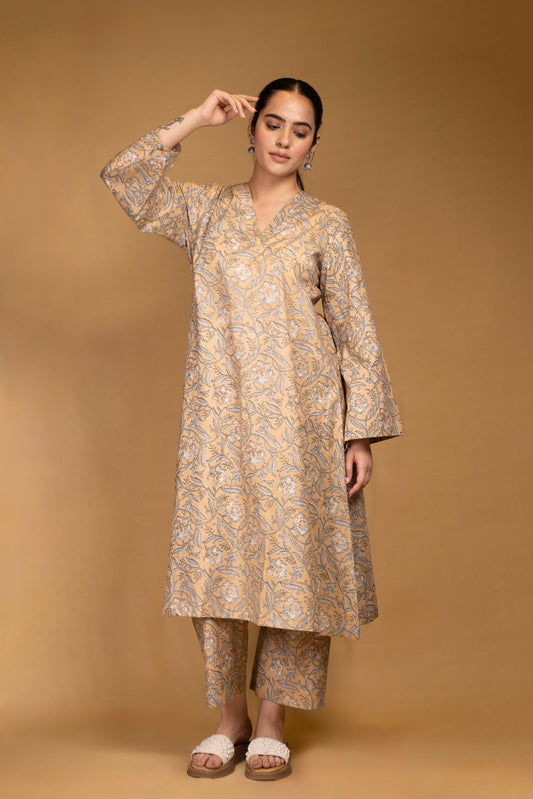 A line printed full sleeves kurta set