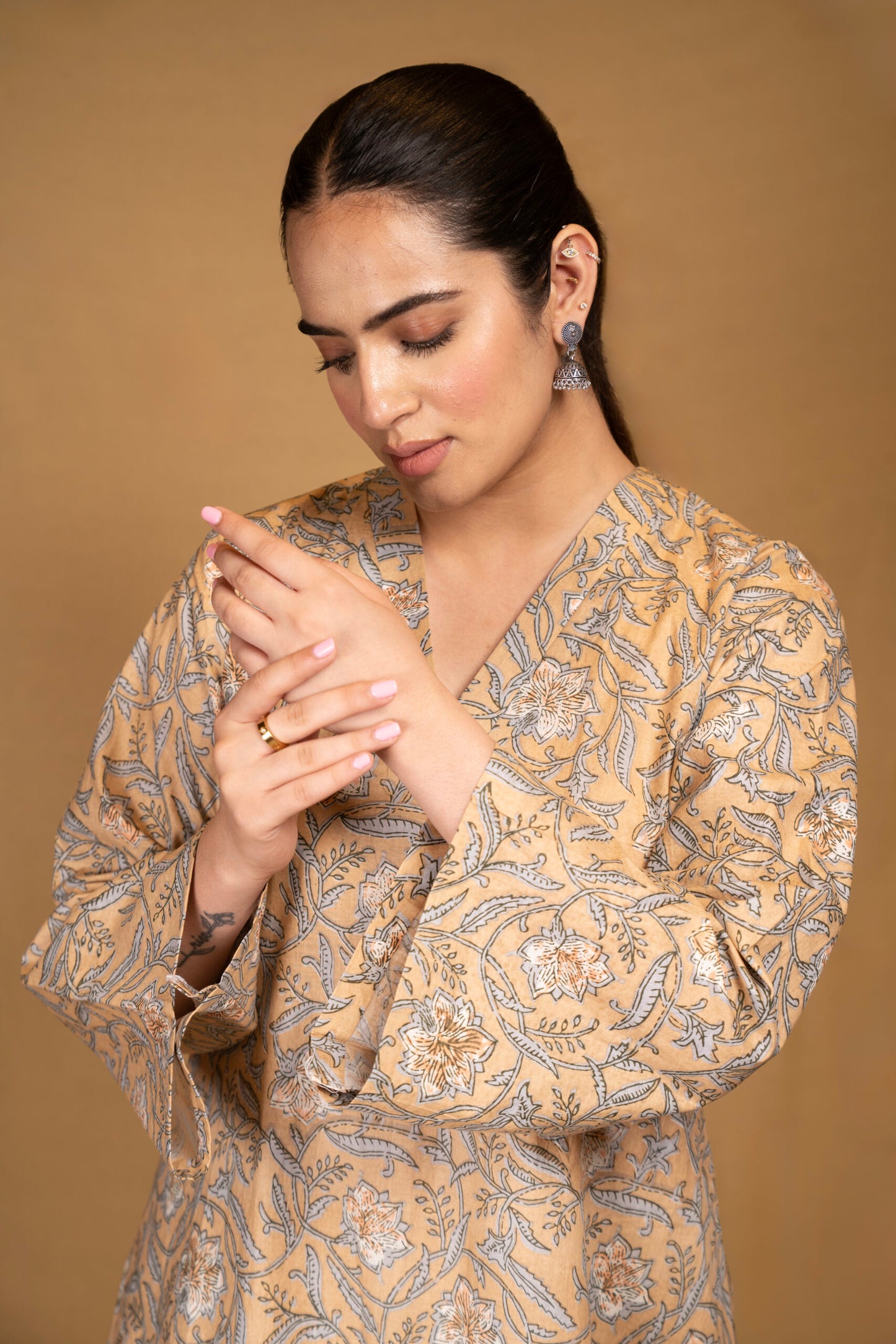 A line printed full sleeves kurta set