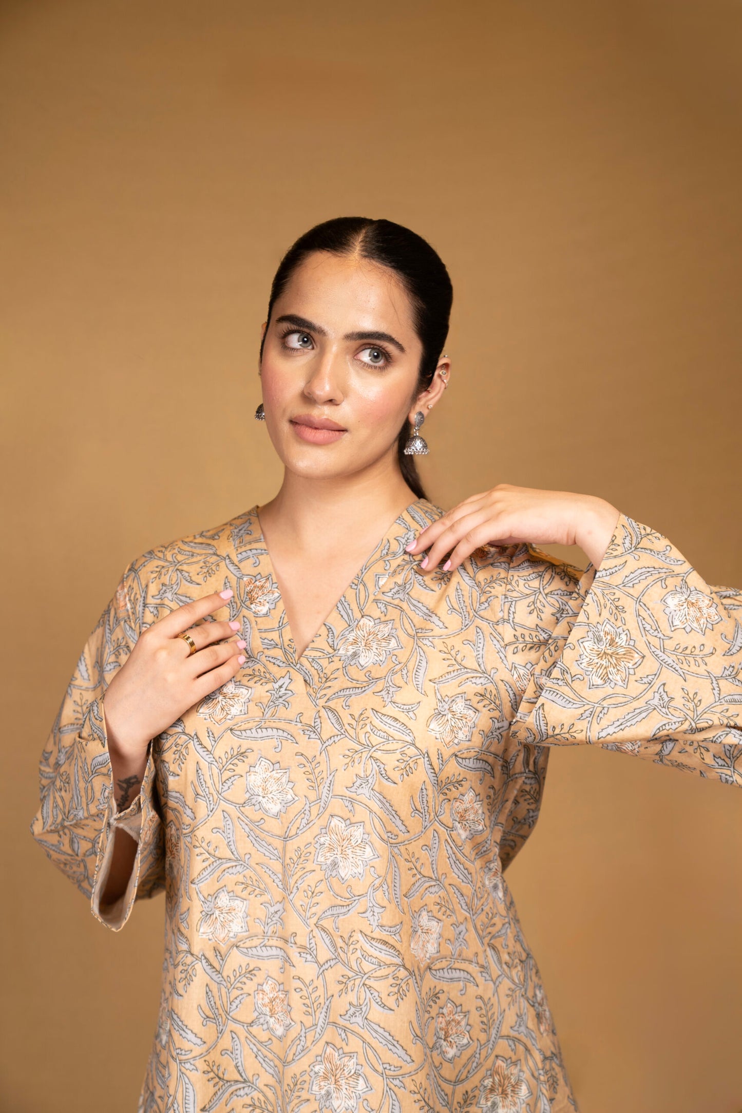 A line printed full sleeves kurta set