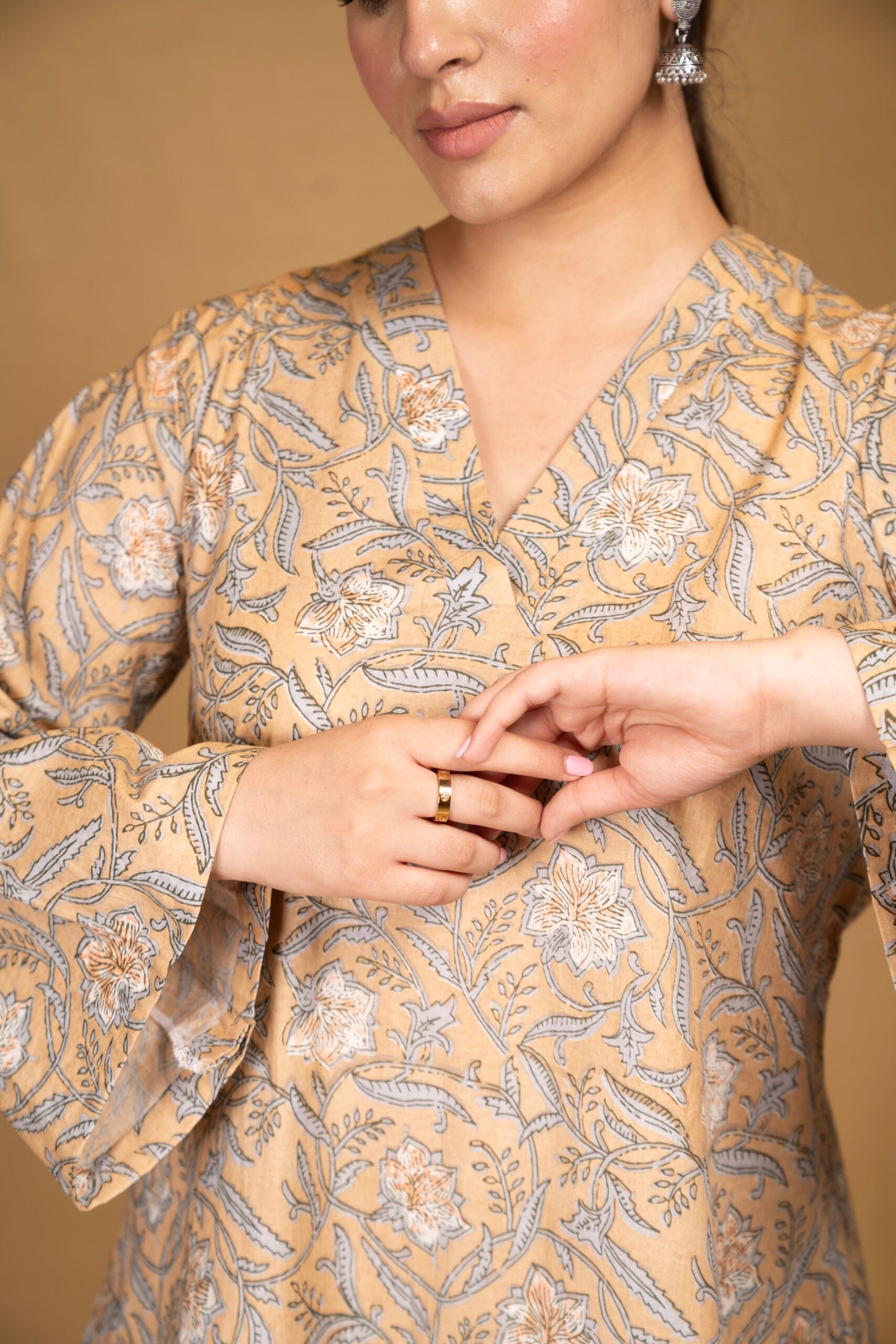 A line printed full sleeves kurta set