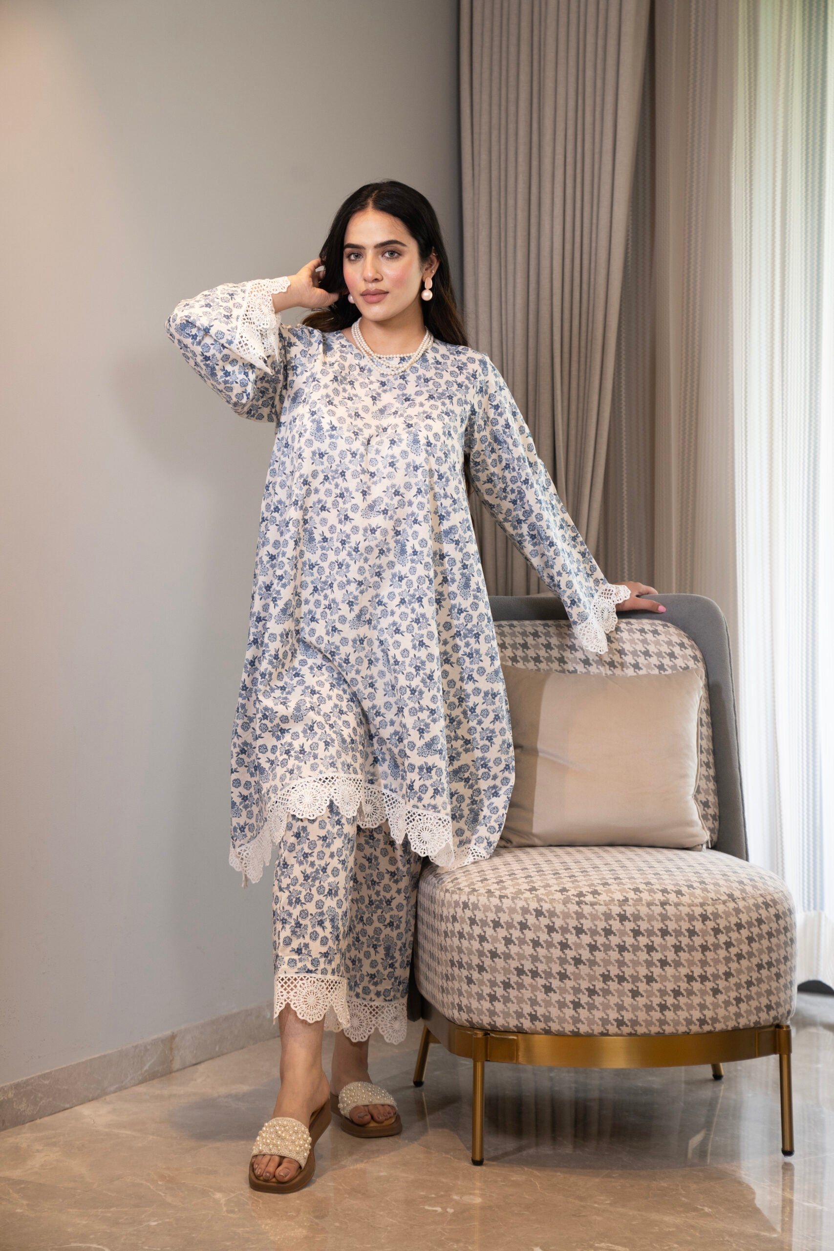 Blue and white printed floral kurta with straight pants (Co-ord Set)