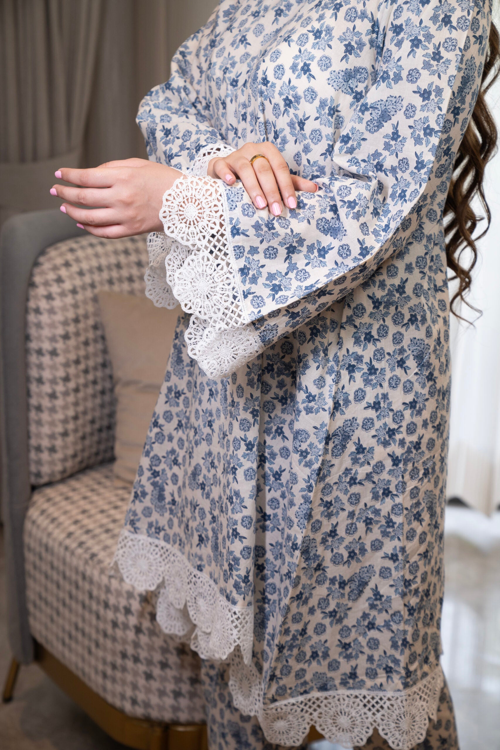 Blue and white printed floral kurta with straight pants (Co-ord Set)