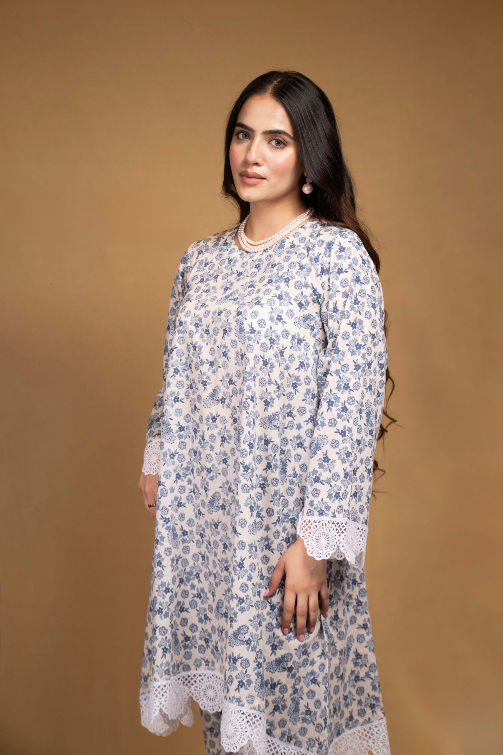 Blue and white printed floral kurta with straight pants (Co-ord Set)