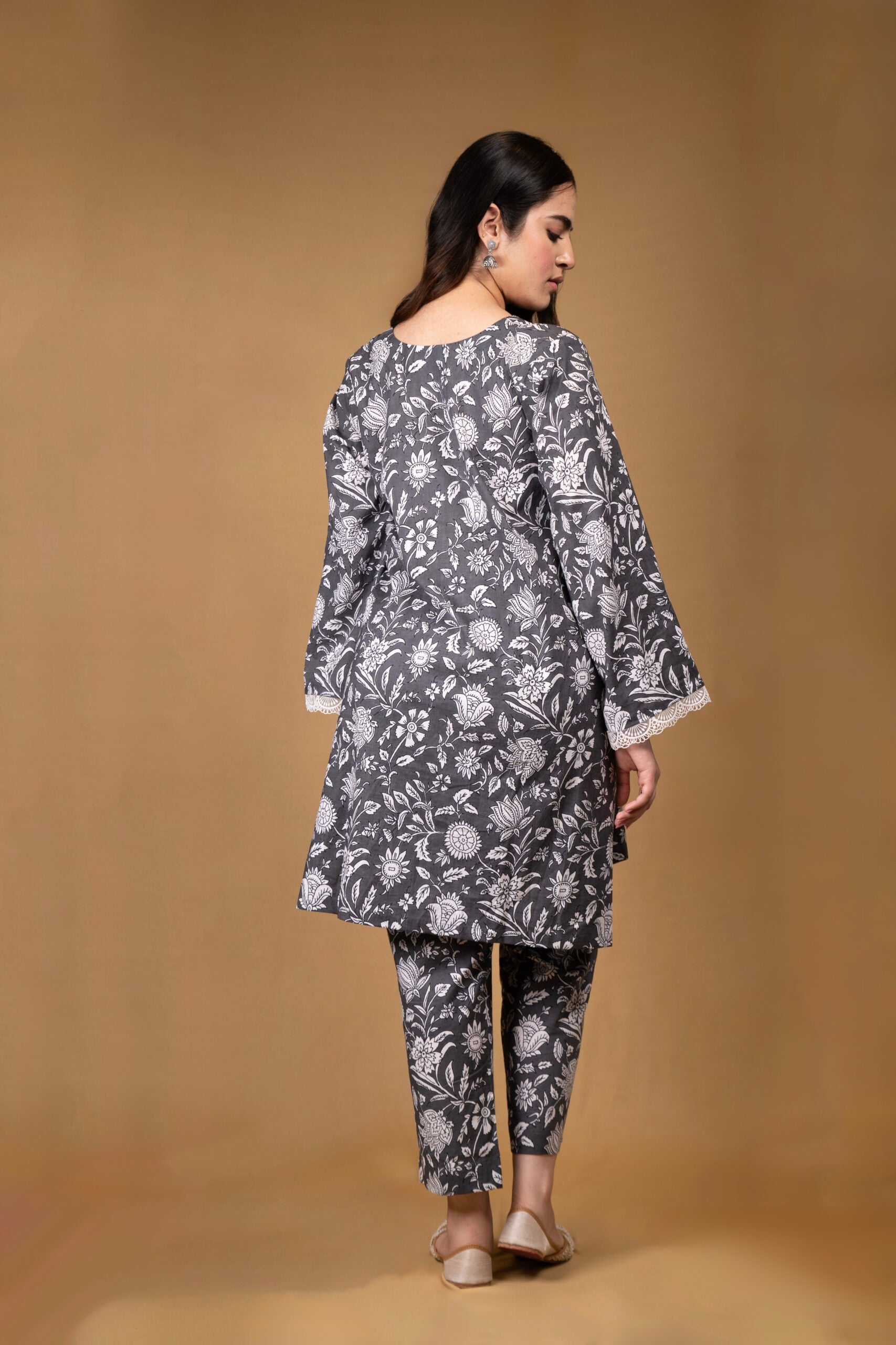 Grey flared kurta with floral motifs and straight pants (Co-ord Set)