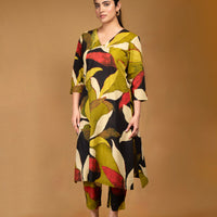 Staight printed kurta with abstract print with pants