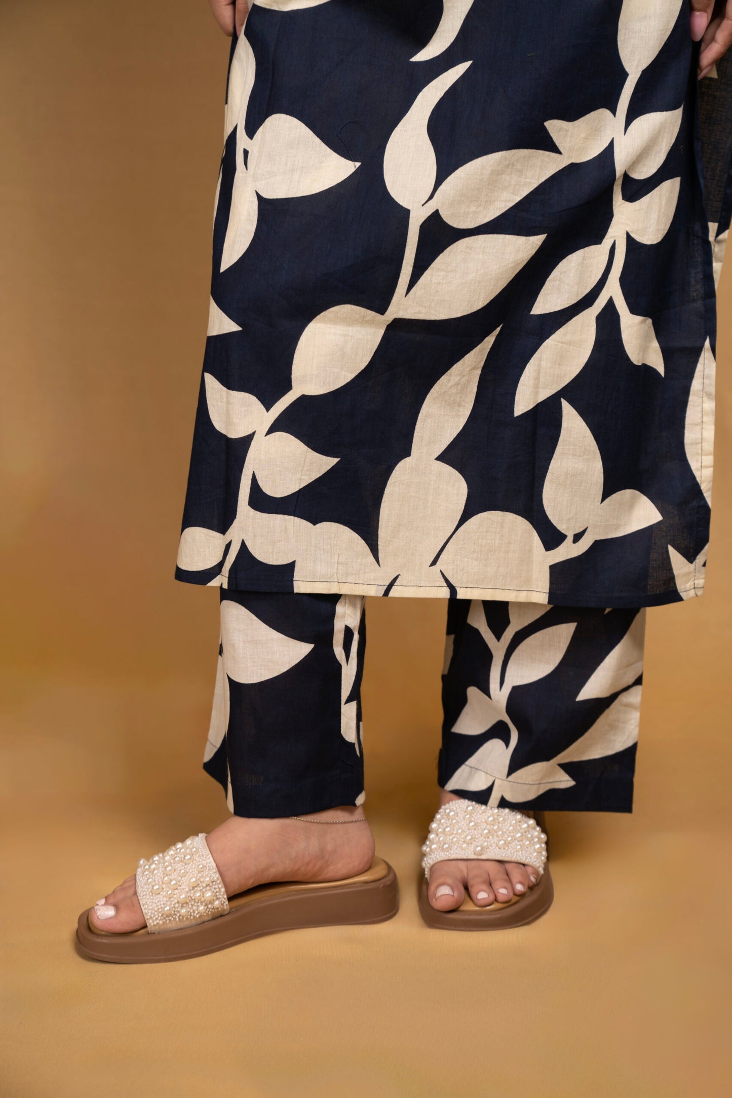 Straight blue sleeveless kurta set