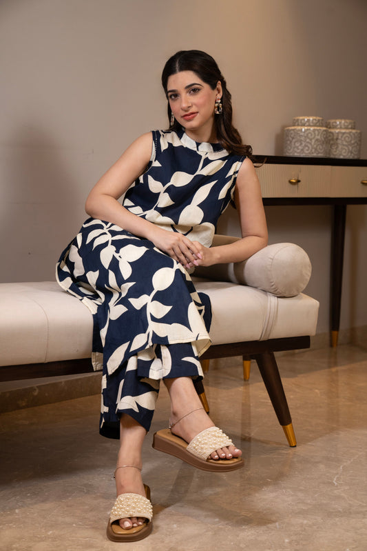 Straight blue sleeveless kurta set