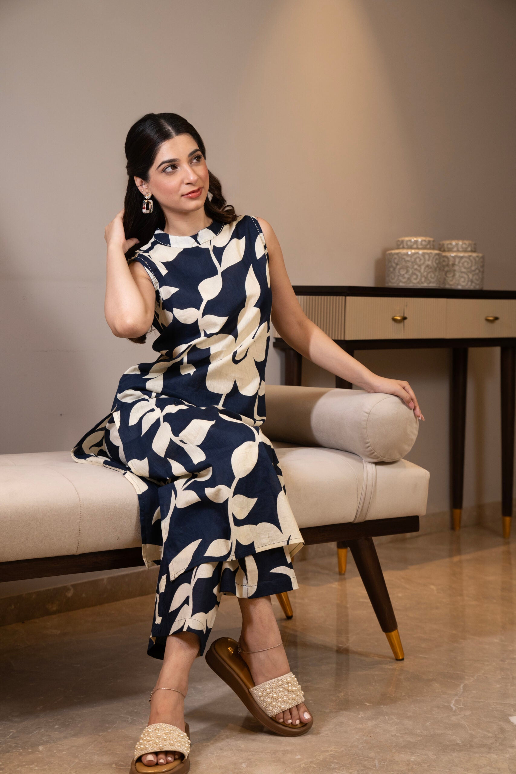 Straight blue sleeveless kurta set