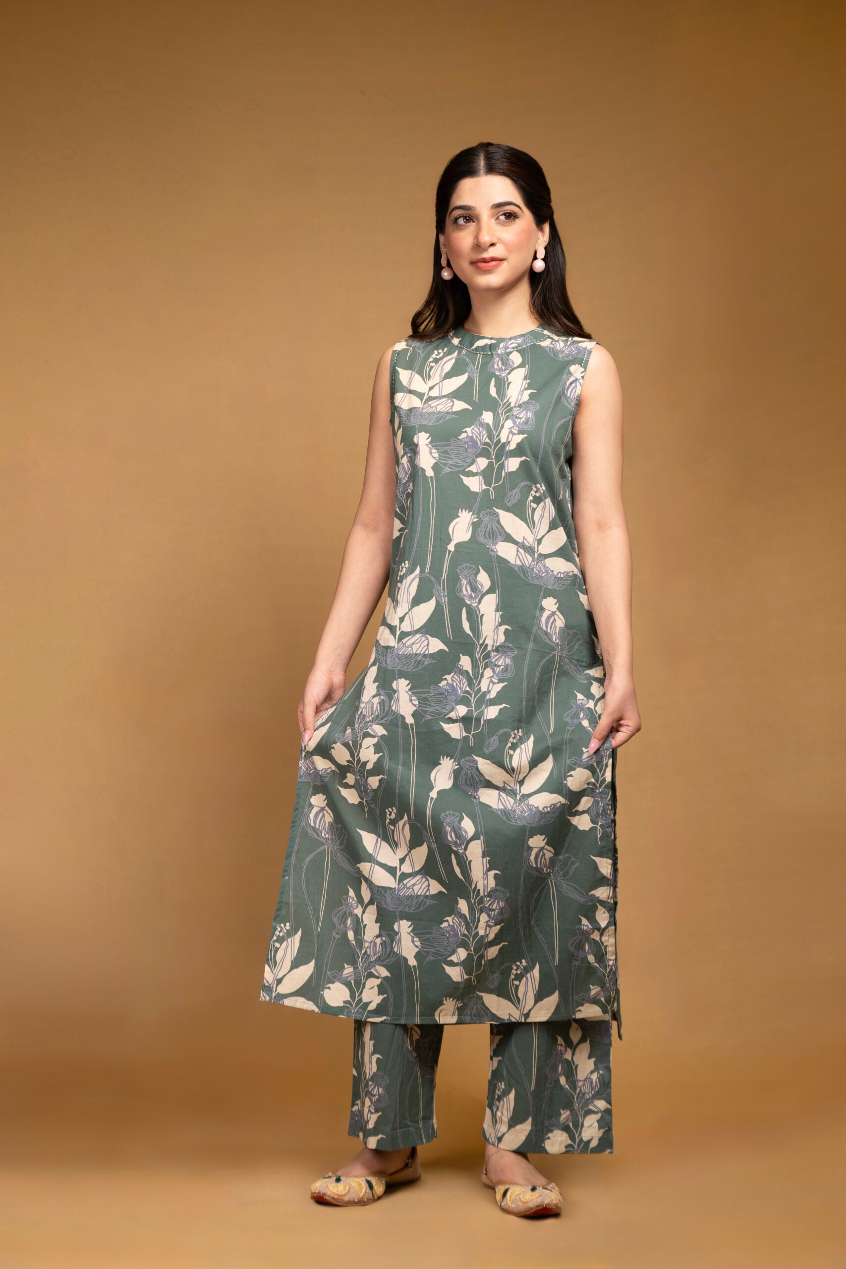 Straight green sleeveless kurta set