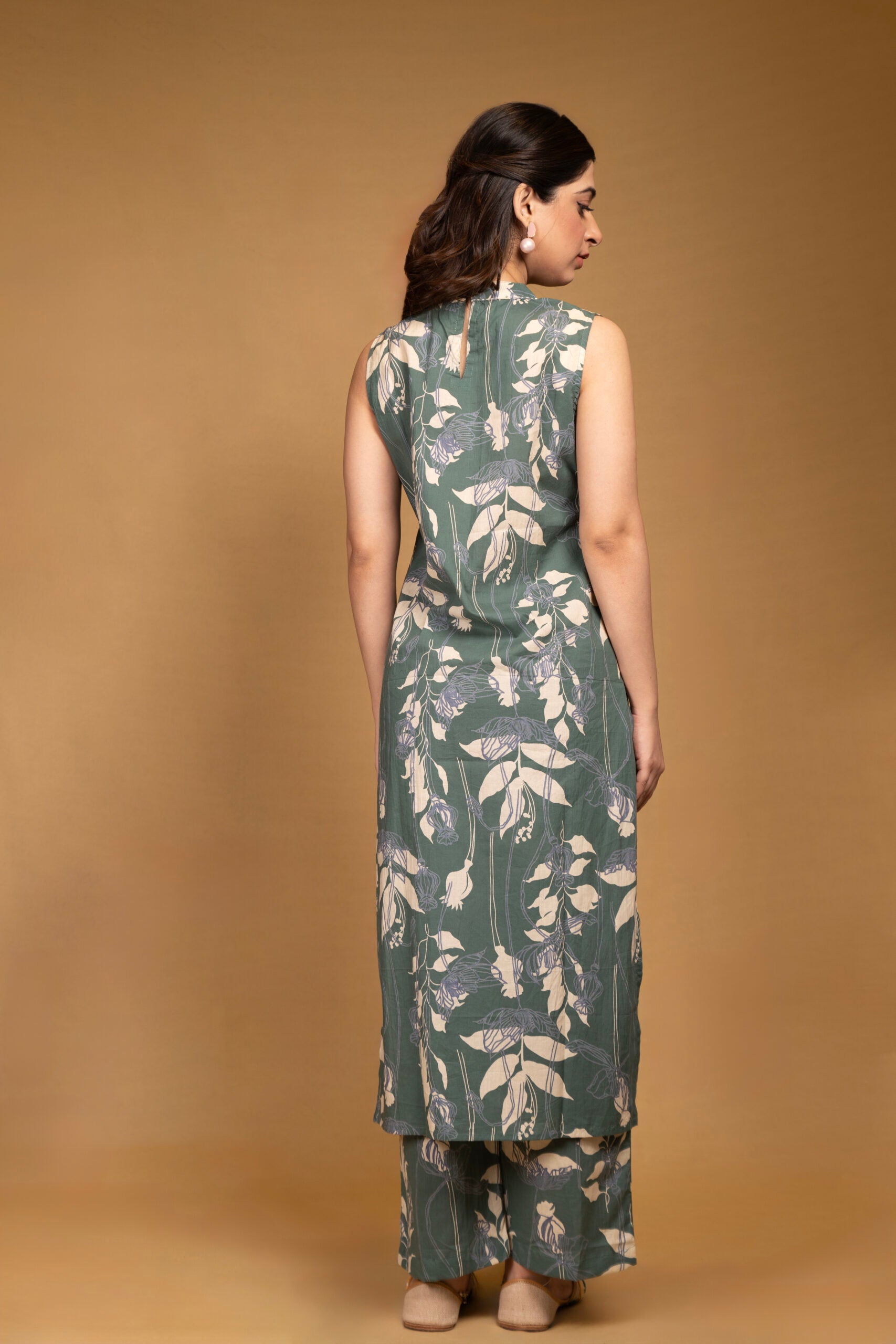 Straight green sleeveless kurta set